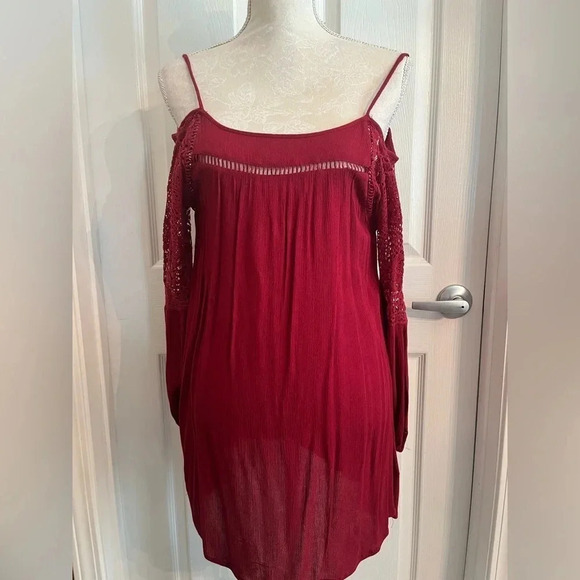 Filtre Dress 👗 in a maroon color off the shoulder with sleeve detailing‎ size M - Picture 10 of 13